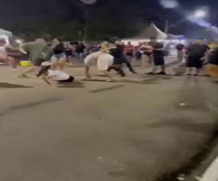 VÍDEO: Vereador se envolve em confusão generalizada durante ensaio de bloco de Carnaval